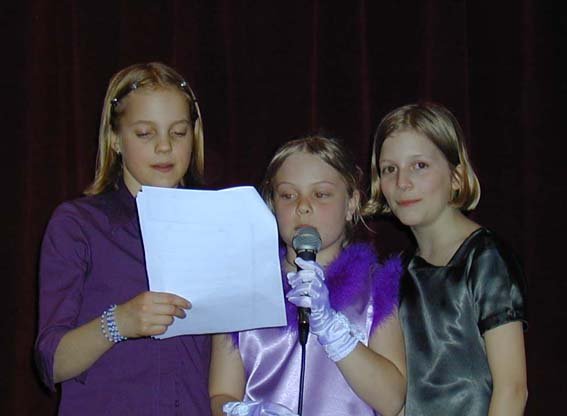 HenrikaCarolineDenise.JPG (25565 bytes)