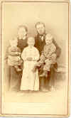 Johan Erik Eriksson och Maria Kristina Johansdotter med Anselm, Erika och Emanuel ca 1876